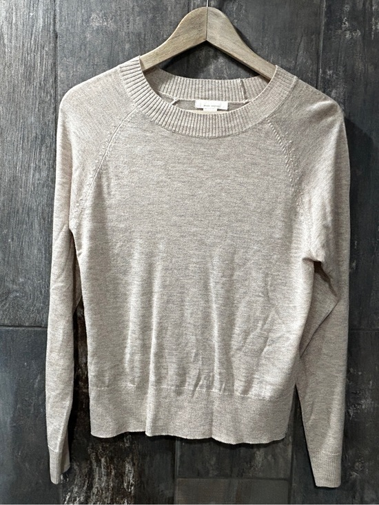 H&M Sweaters - H&M Beige Crewneck Lightweight Women's Sweater